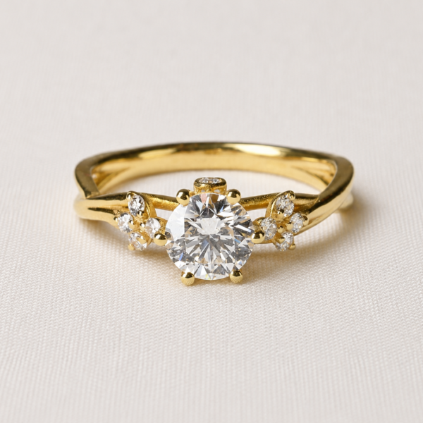 Adamas solitaire ring in 18kt yellow gold with central diamond — Atelier Preziose Follie Trieste