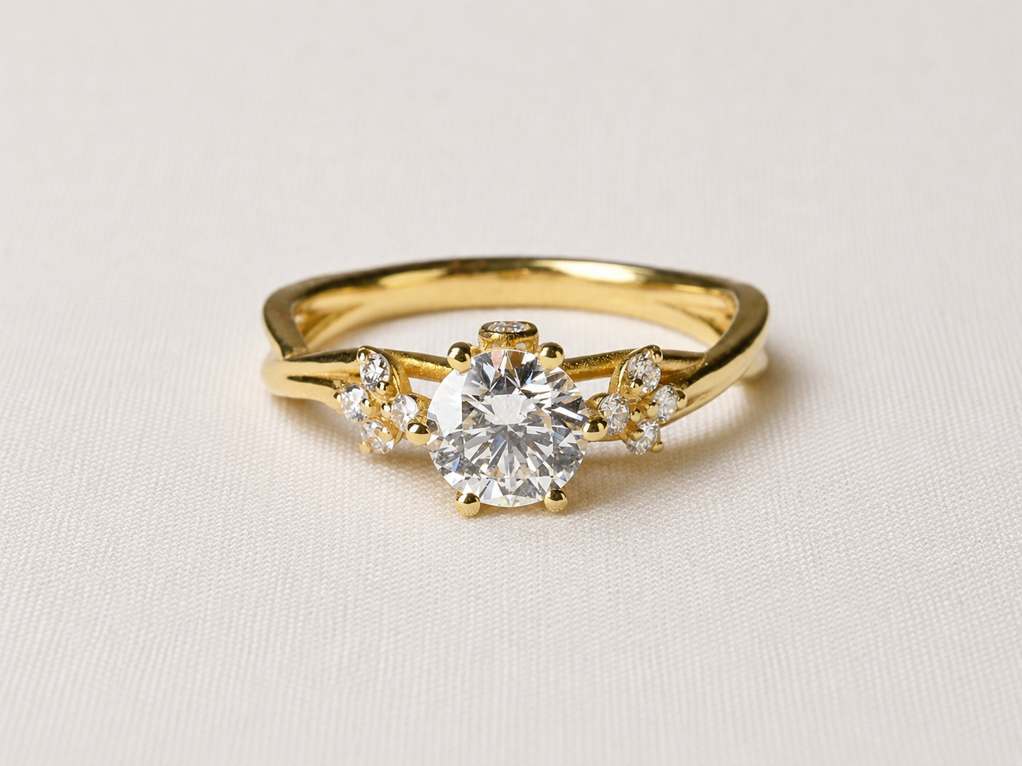 Adamas solitaire ring in 18kt yellow gold with central diamond — Atelier Preziose Follie Trieste