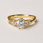 Adamas solitaire ring in 18kt yellow gold with central diamond — Atelier Preziose Follie Trieste