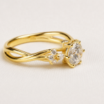 Adamas solitaire ring in 18kt yellow gold with central diamond — Atelier Preziose Follie Trieste