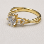 Adamas solitaire ring in 18kt yellow gold with central diamond — Atelier Preziose Follie Trieste