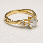 Adamas solitaire ring in 18kt yellow gold with central diamond — Atelier Preziose Follie Trieste