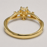 Adamas solitaire ring in 18kt yellow gold with central diamond — Atelier Preziose Follie Trieste