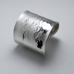 Bracciale rigido o cuff